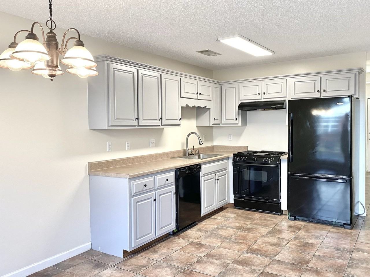 134 Gym Cir - Photo 2 of 11