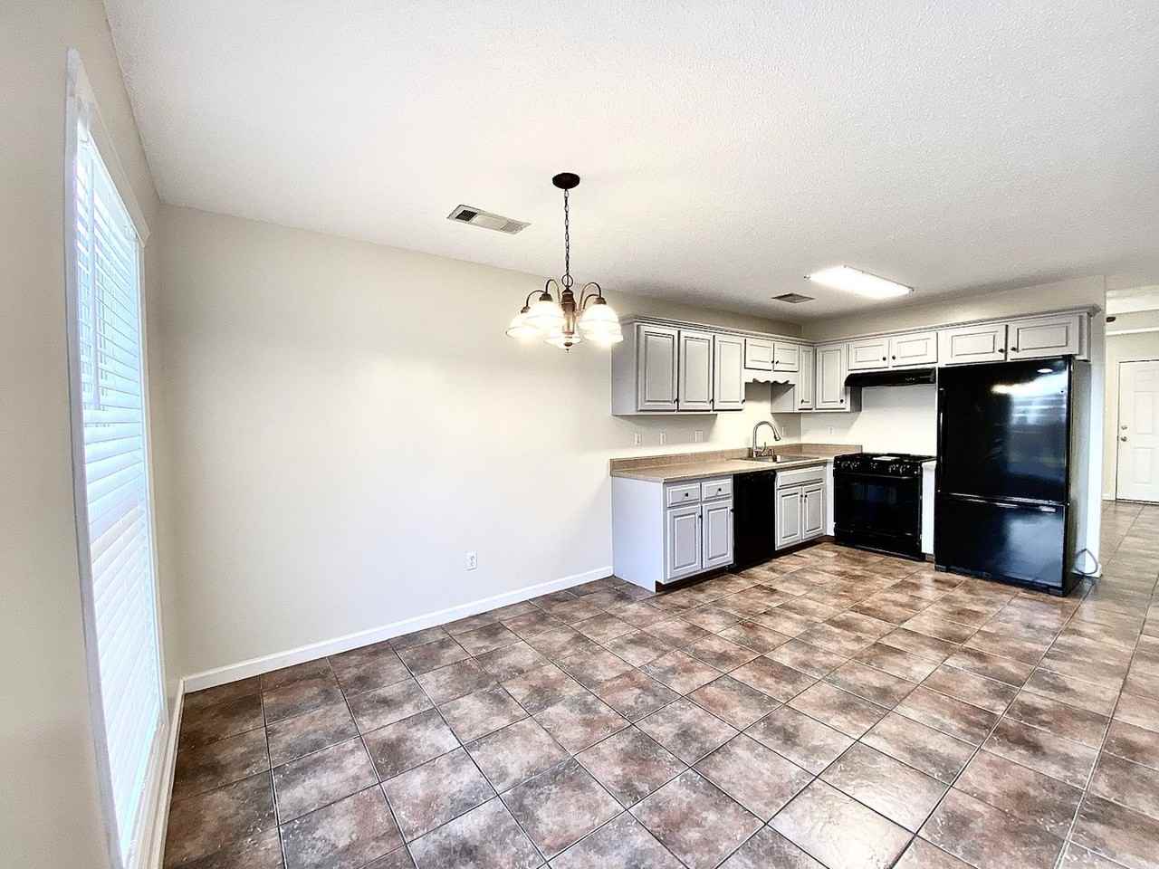 134 Gym Cir - Photo 3 of 11