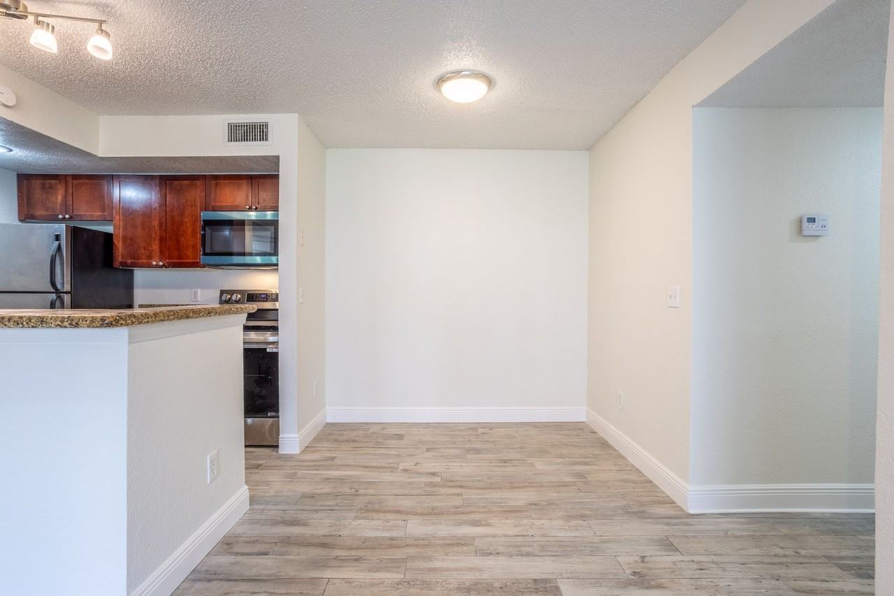 5156 Conroy Rd #16 - Photo 4 of 24