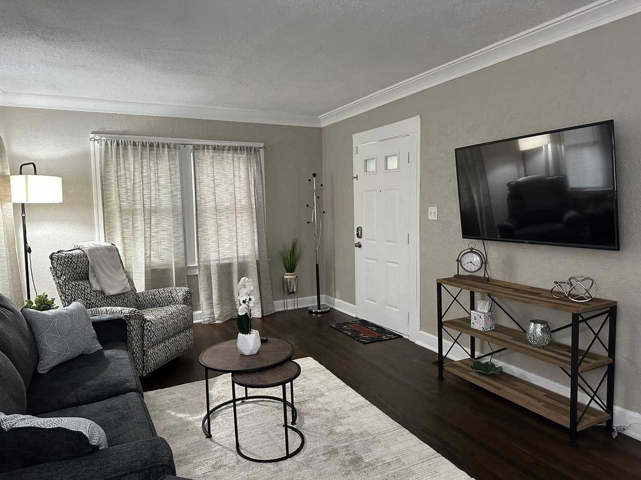 2115 E 68th Ter - Photo 2 of 5