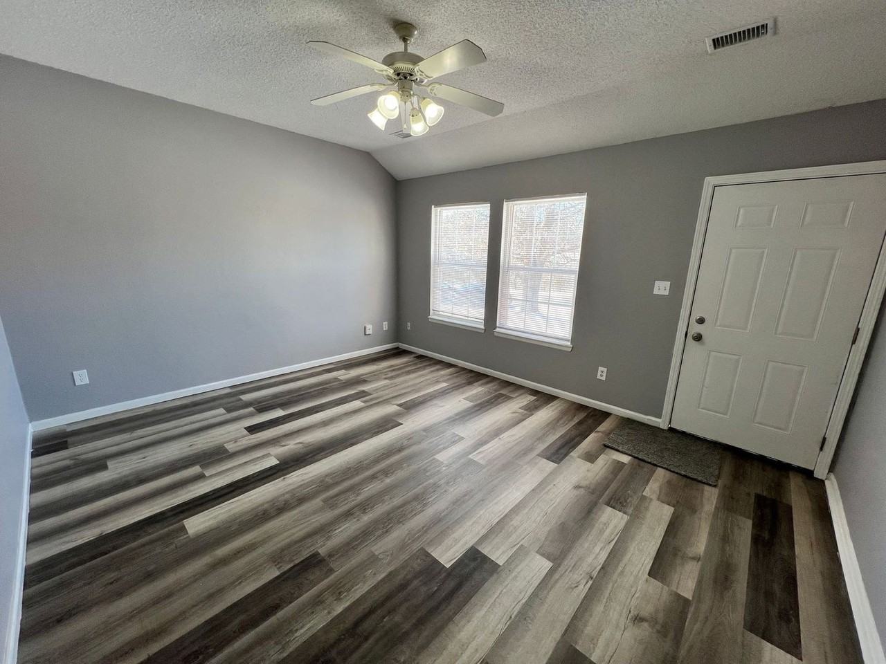 647 N Queen Ridge Ct - Photo 3 of 15