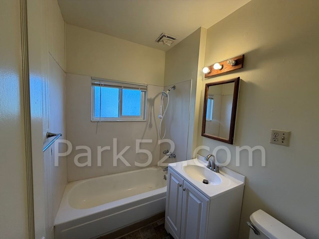 3315 S Proctor St - Photo 7 of 11