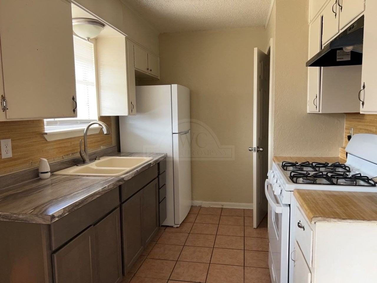 1202 Kathey Dr - Photo 5 of 14