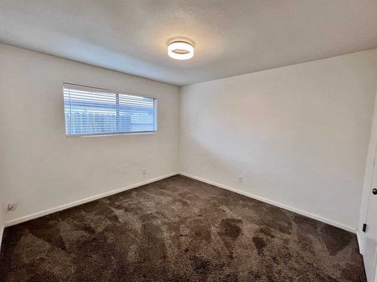 40 W Beverly Dr - Photo 5 of 12