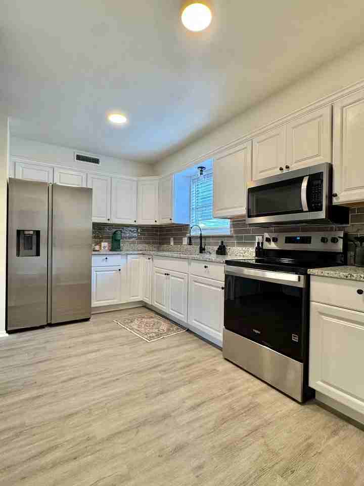 2408 Lindenwood Dr - Photo 4 of 32