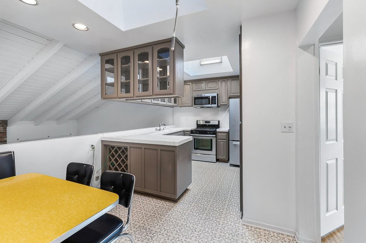 612 Marie Ave - Photo 3 of 15