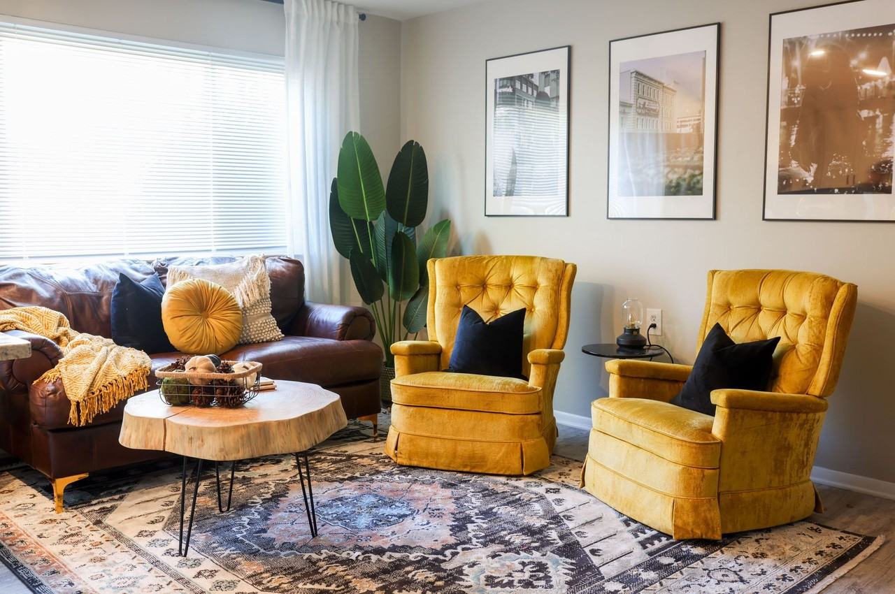 901 South - Photo 4 of 15