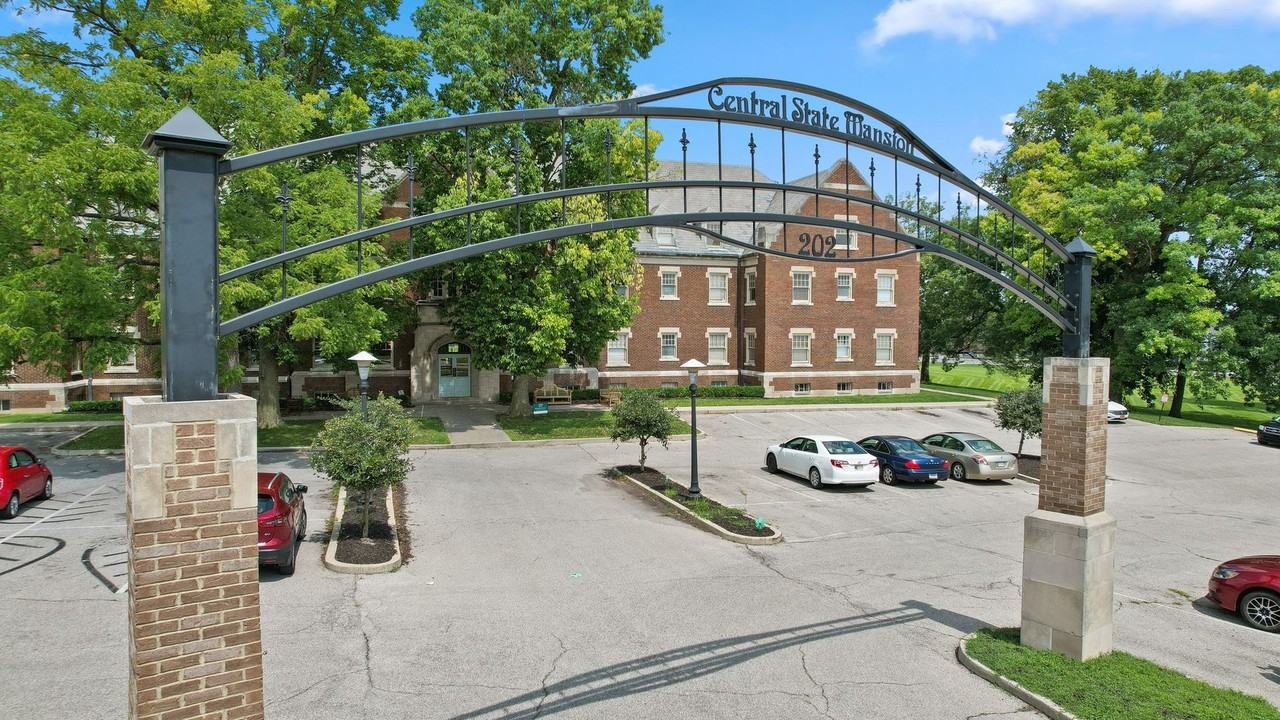 Central State Mansion - Photo 2 of 8