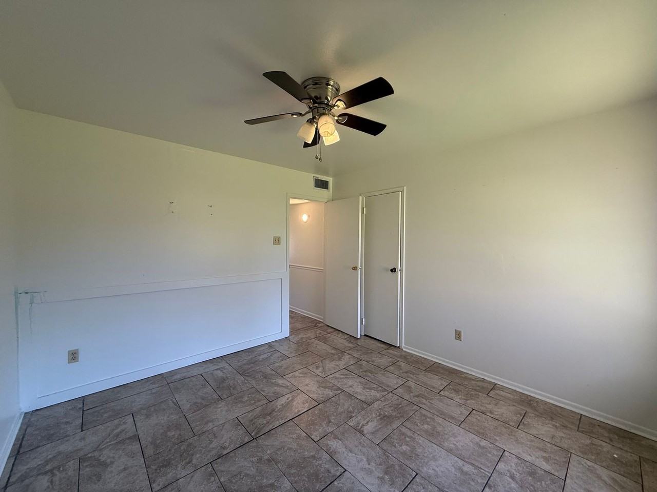 109 Black Cir - Photo 2 of 11