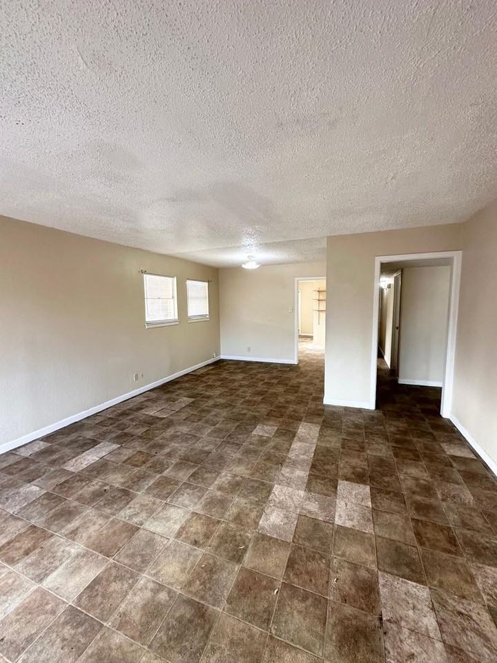 4410 Roosevelt Dr - Photo 2 of 11