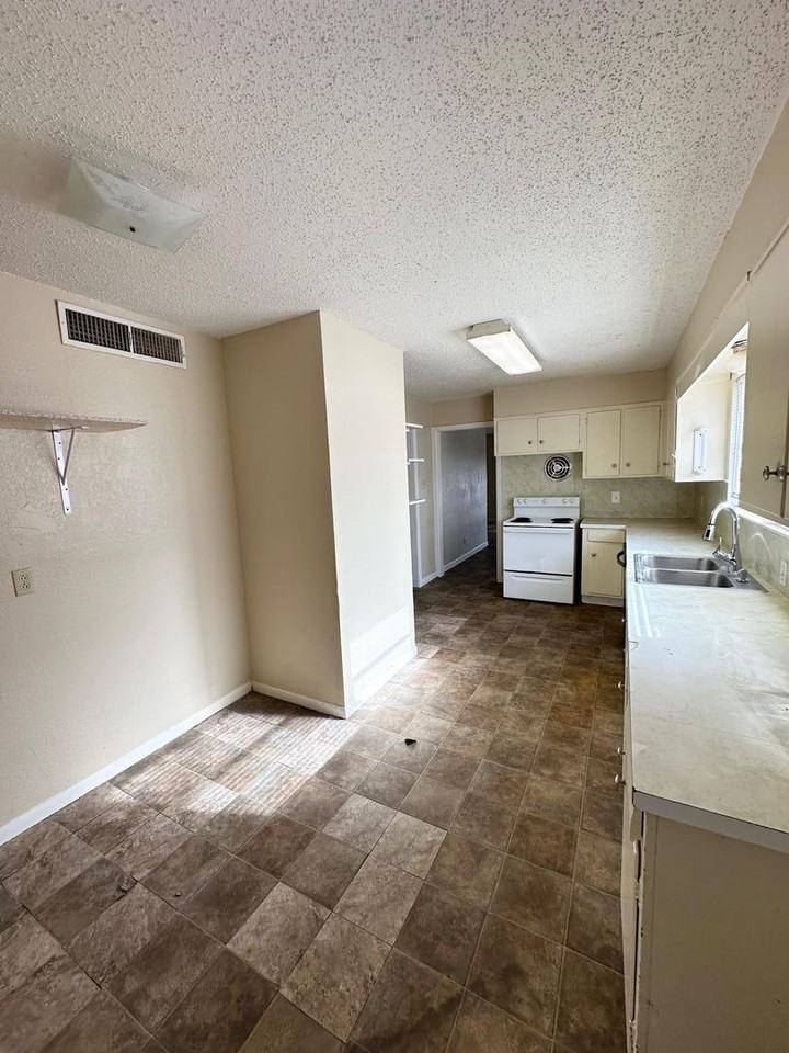 4410 Roosevelt Dr - Photo 4 of 11