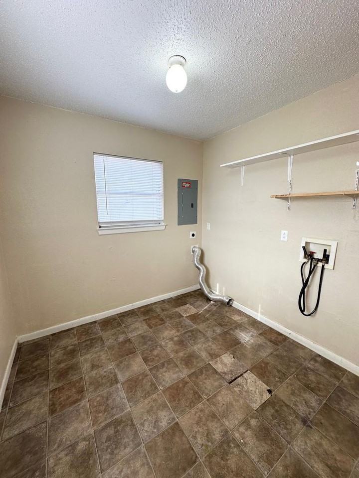 4410 Roosevelt Dr - Photo 5 of 11