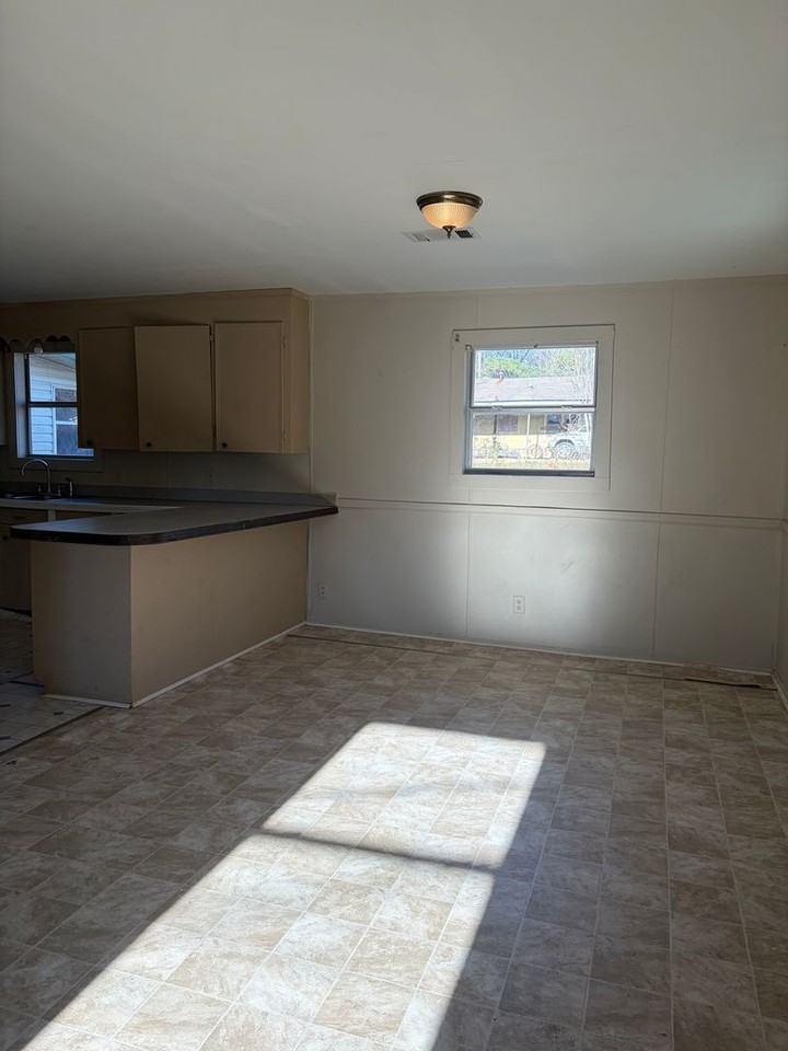 516 Bayou Maria Rd - Photo 2 of 7