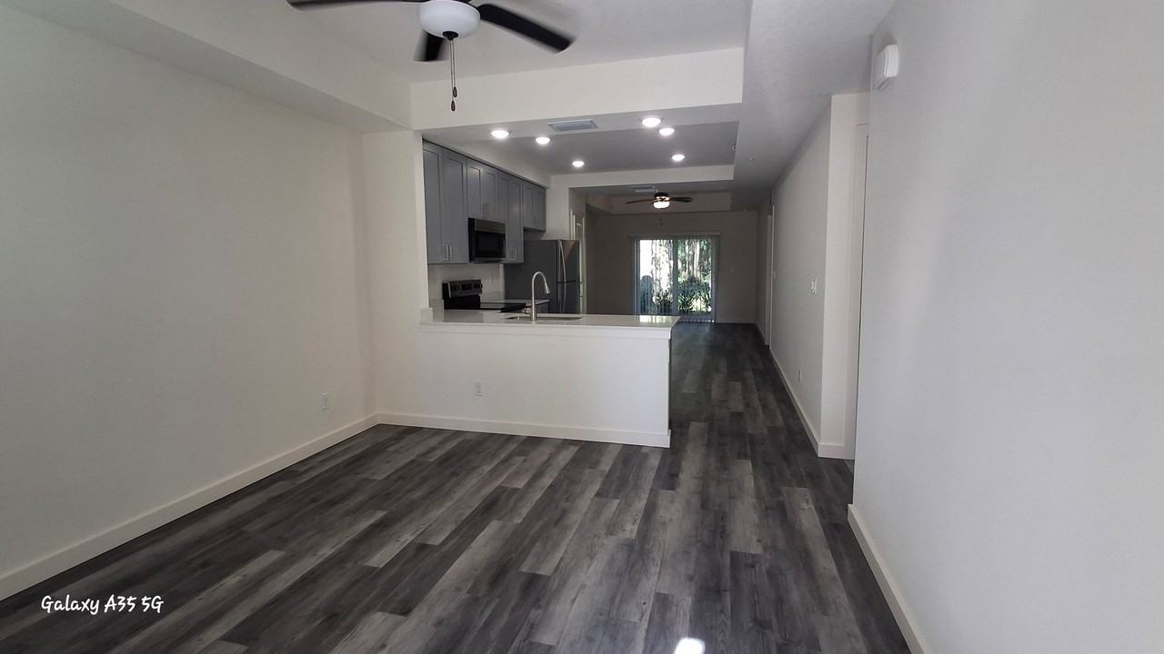 3186 Oleander Ave - Photo 2 of 16