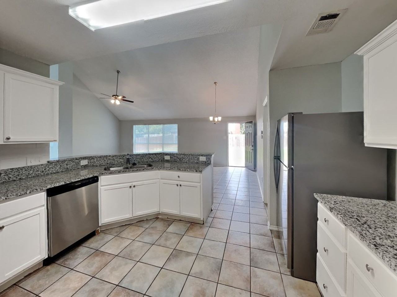 7312 Riverchase Trl - Photo 3 of 44