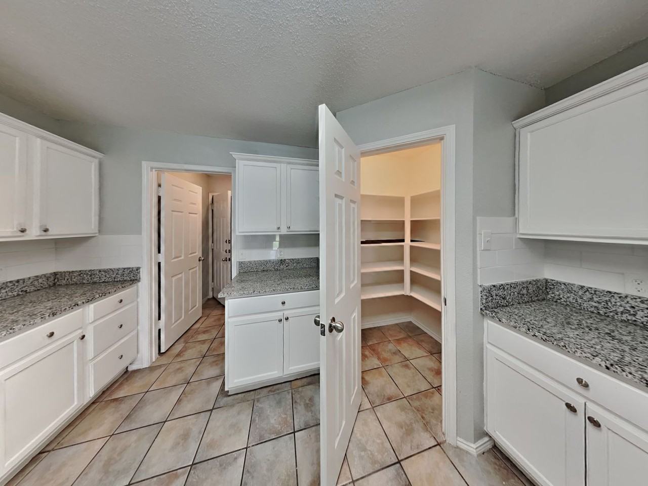 7312 Riverchase Trl - Photo 7 of 44