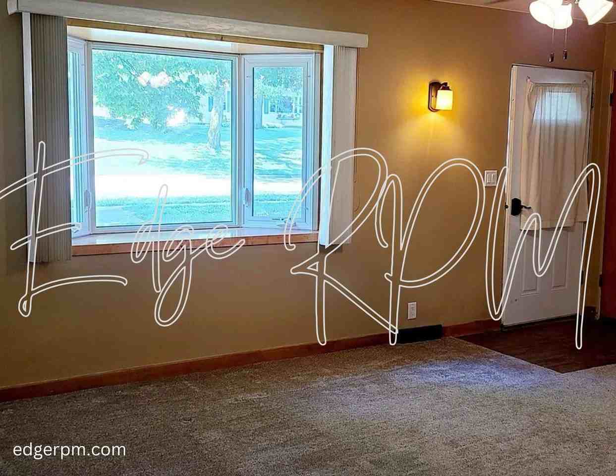 1404 Rainbow Dr - Photo 2 of 7