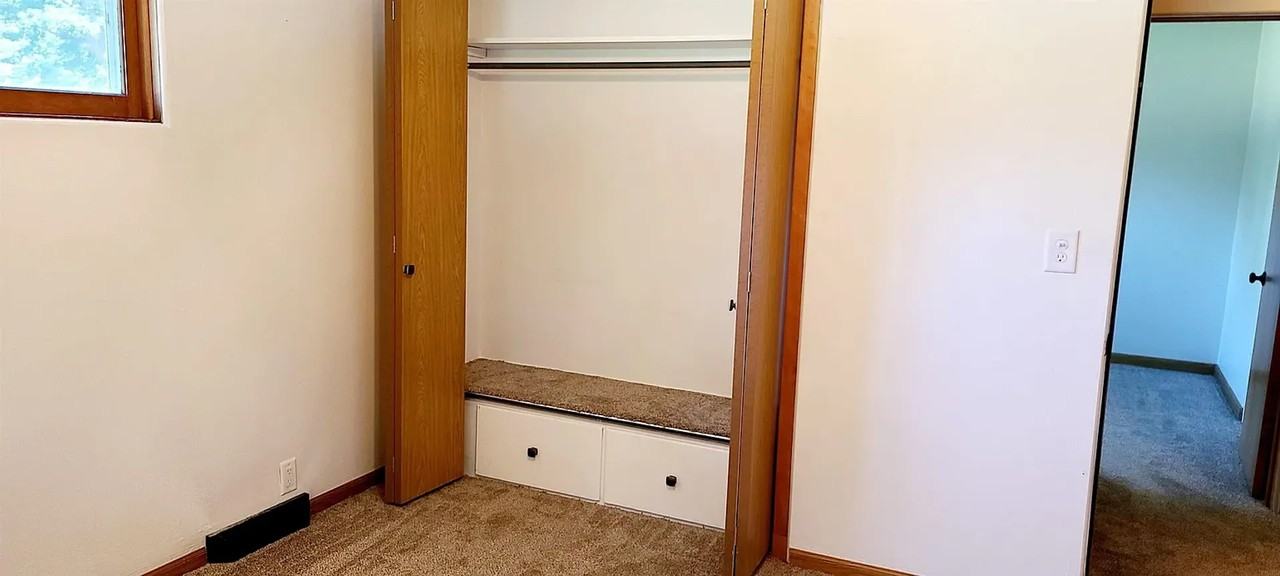 1404 Rainbow Dr - Photo 4 of 7