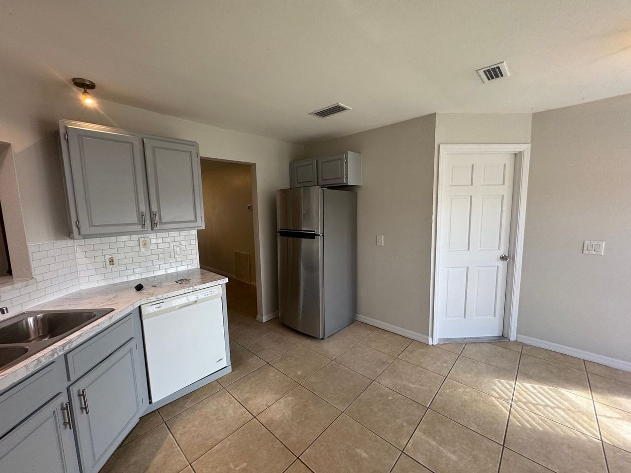 20515 Macon Pkwy - Photo 5 of 22