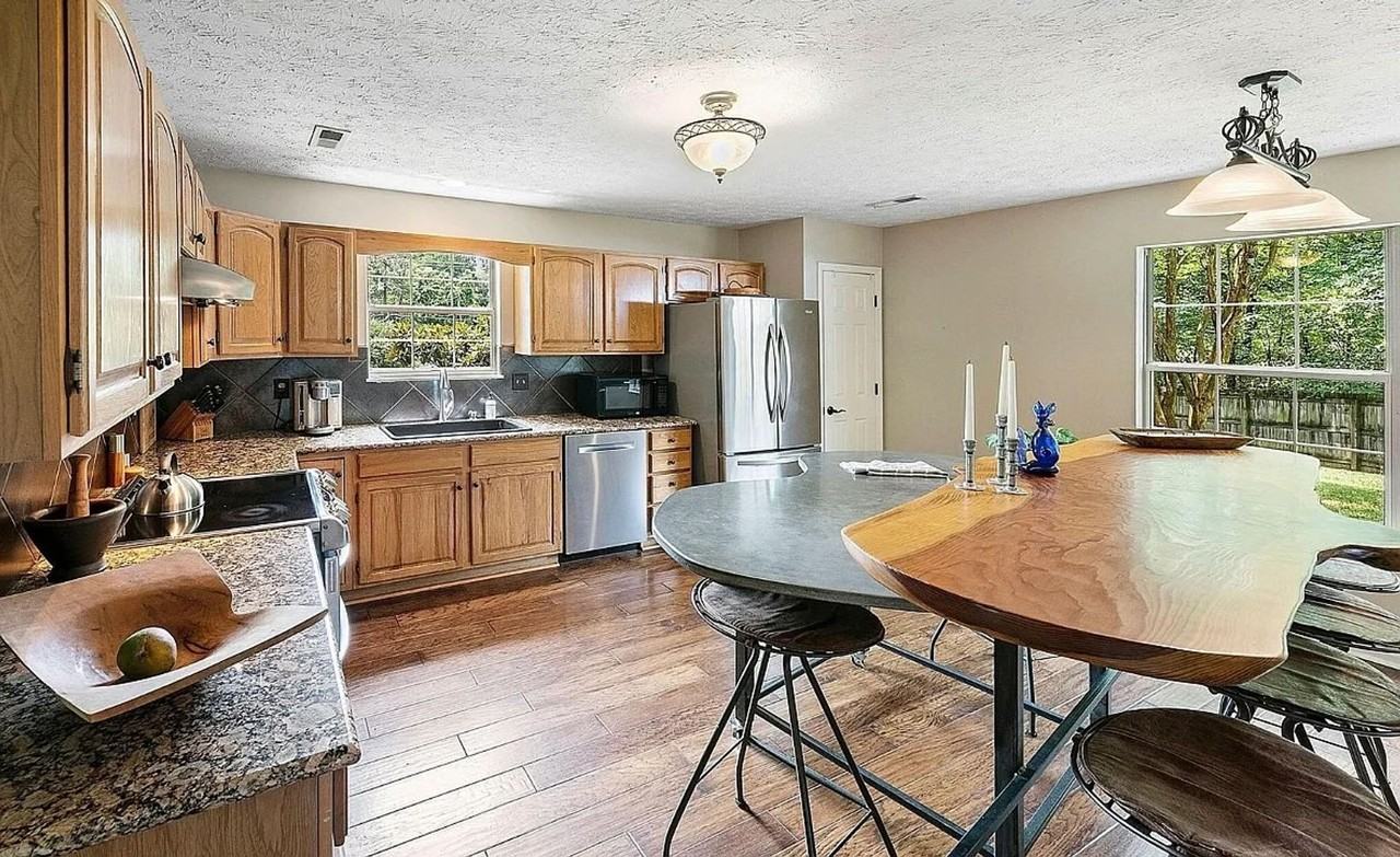 1101 Night Cap Ln - Photo 3 of 19