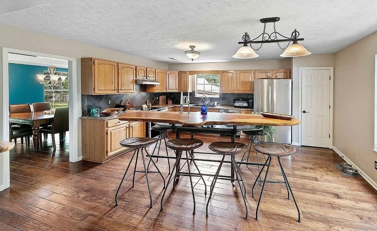 1101 Night Cap Ln - Photo 4 of 19