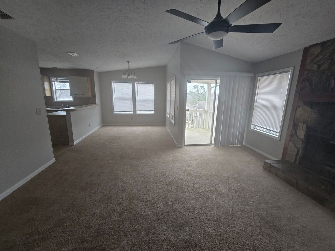 1022 Wood Creek Dr - Photo 3 of 14