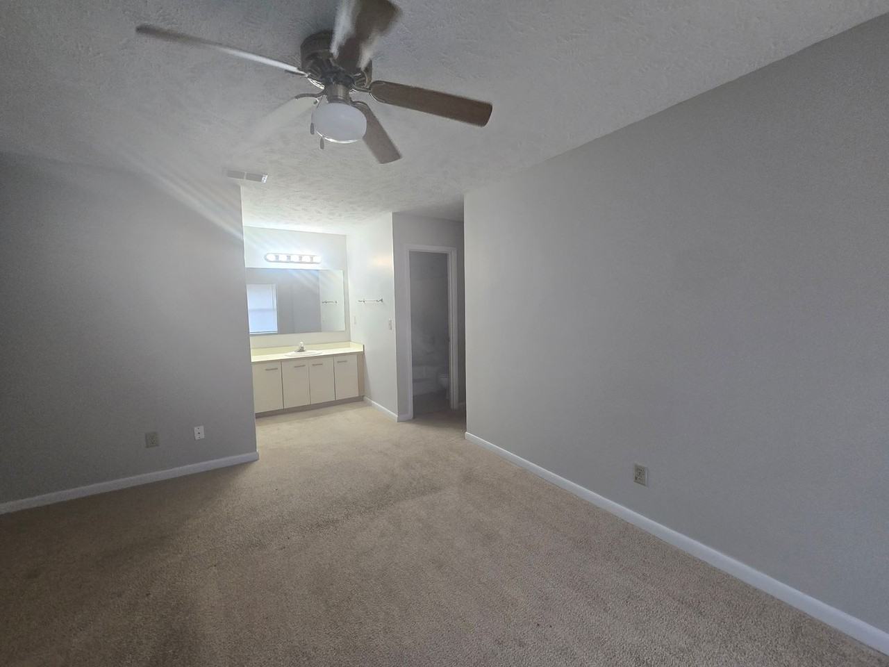 1022 Wood Creek Dr - Photo 5 of 14