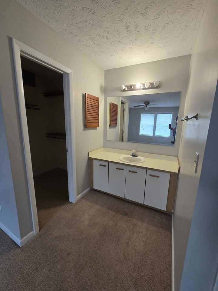 1022 Wood Creek Dr - Photo 6 of 14