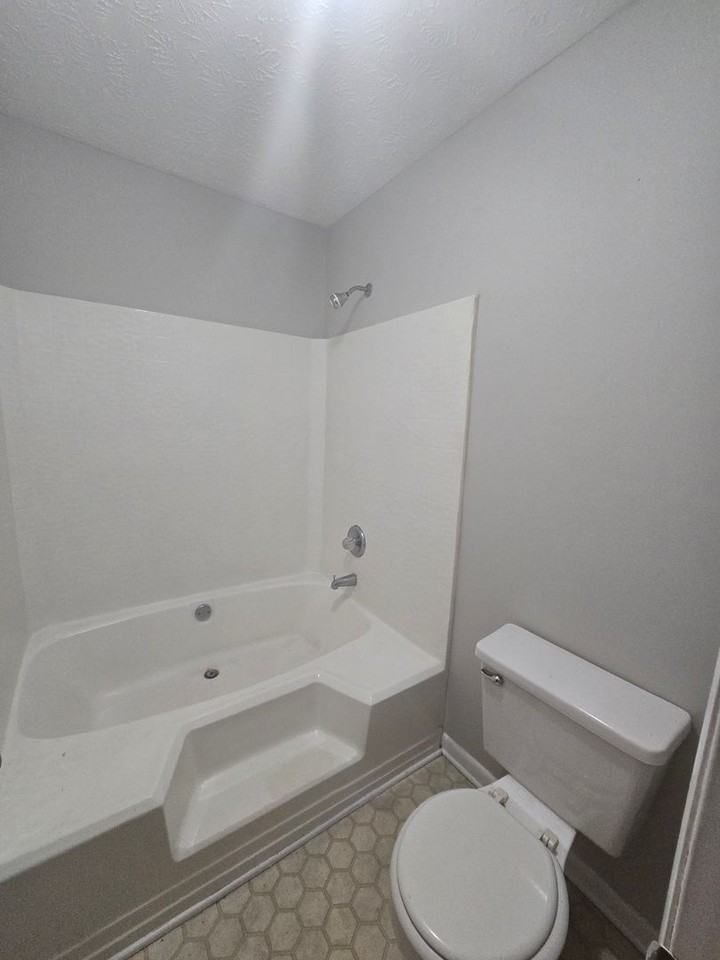 1022 Wood Creek Dr - Photo 7 of 14