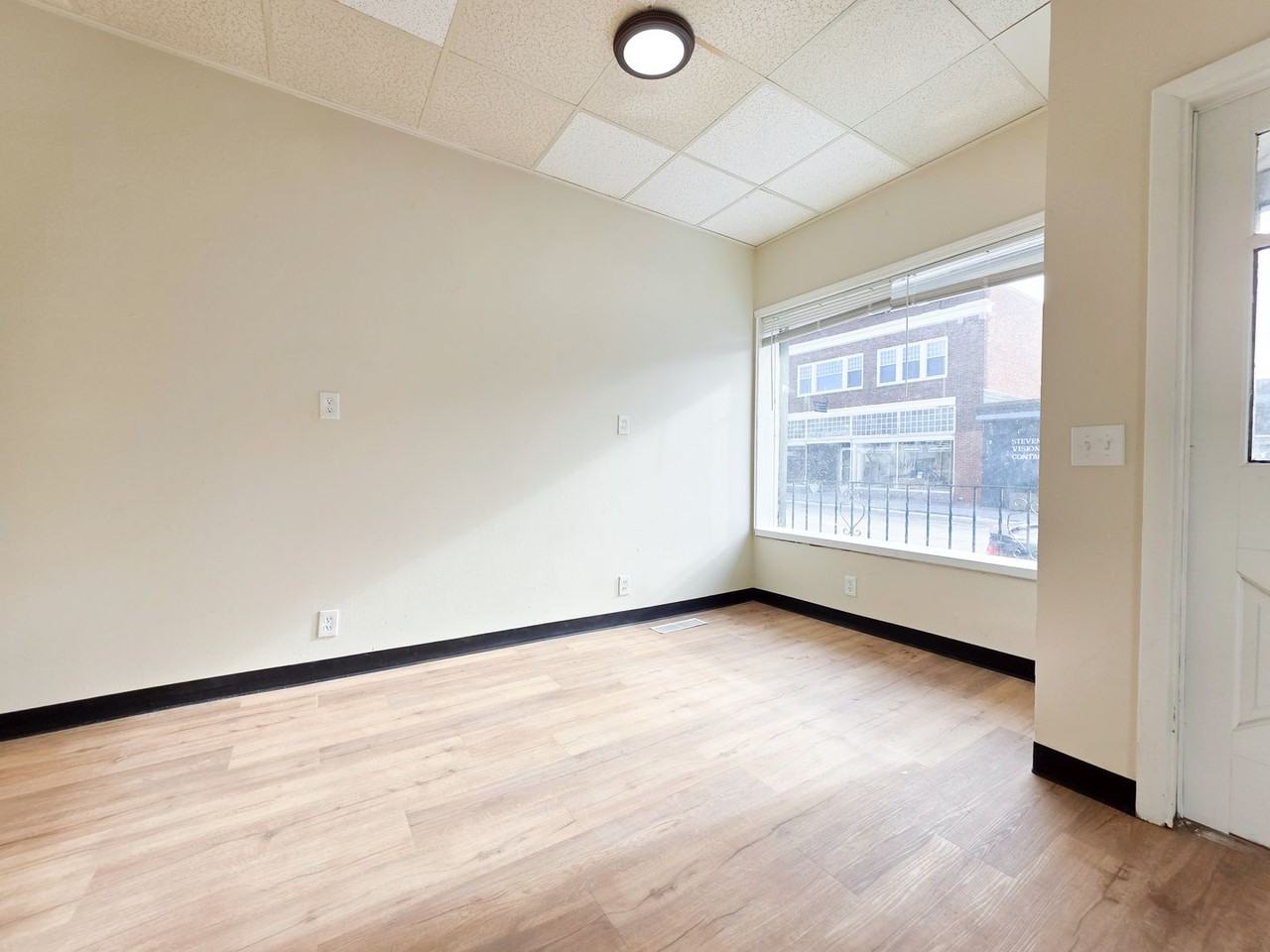 135 E Main St - Photo 4 of 29