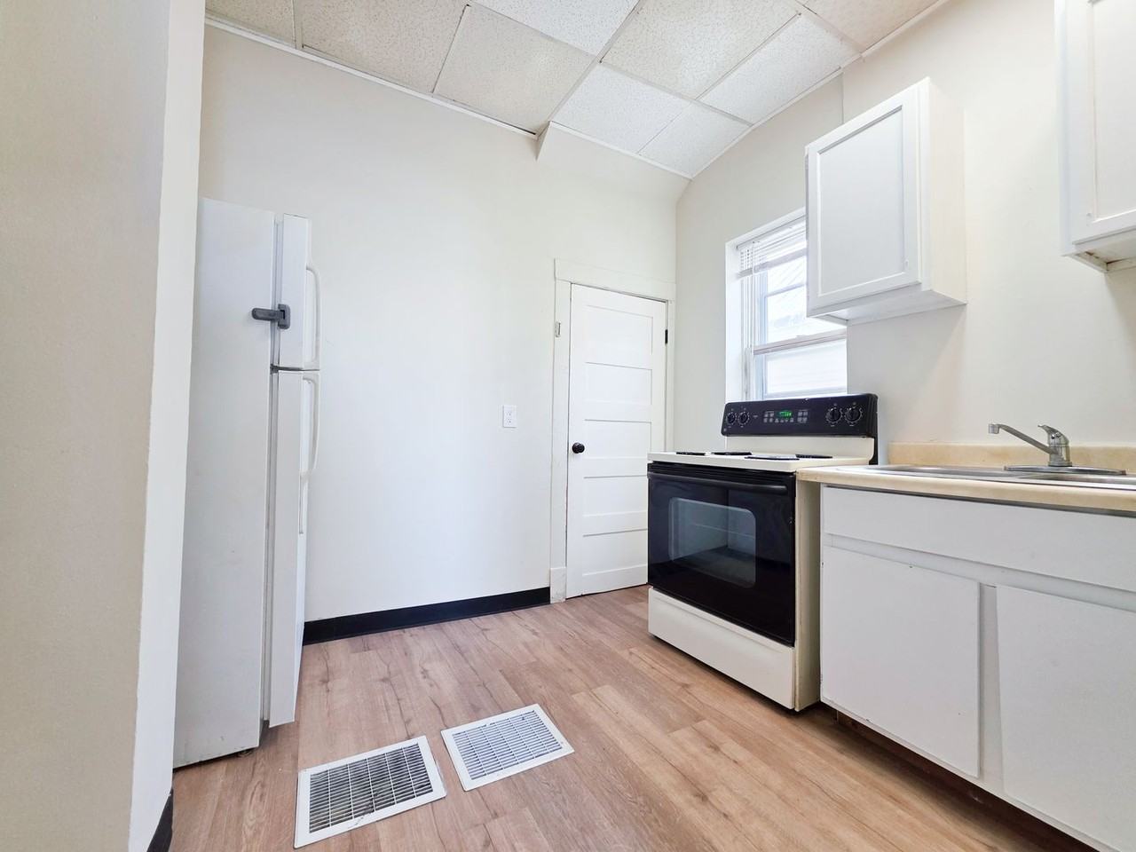 135 E Main St - Photo 7 of 29