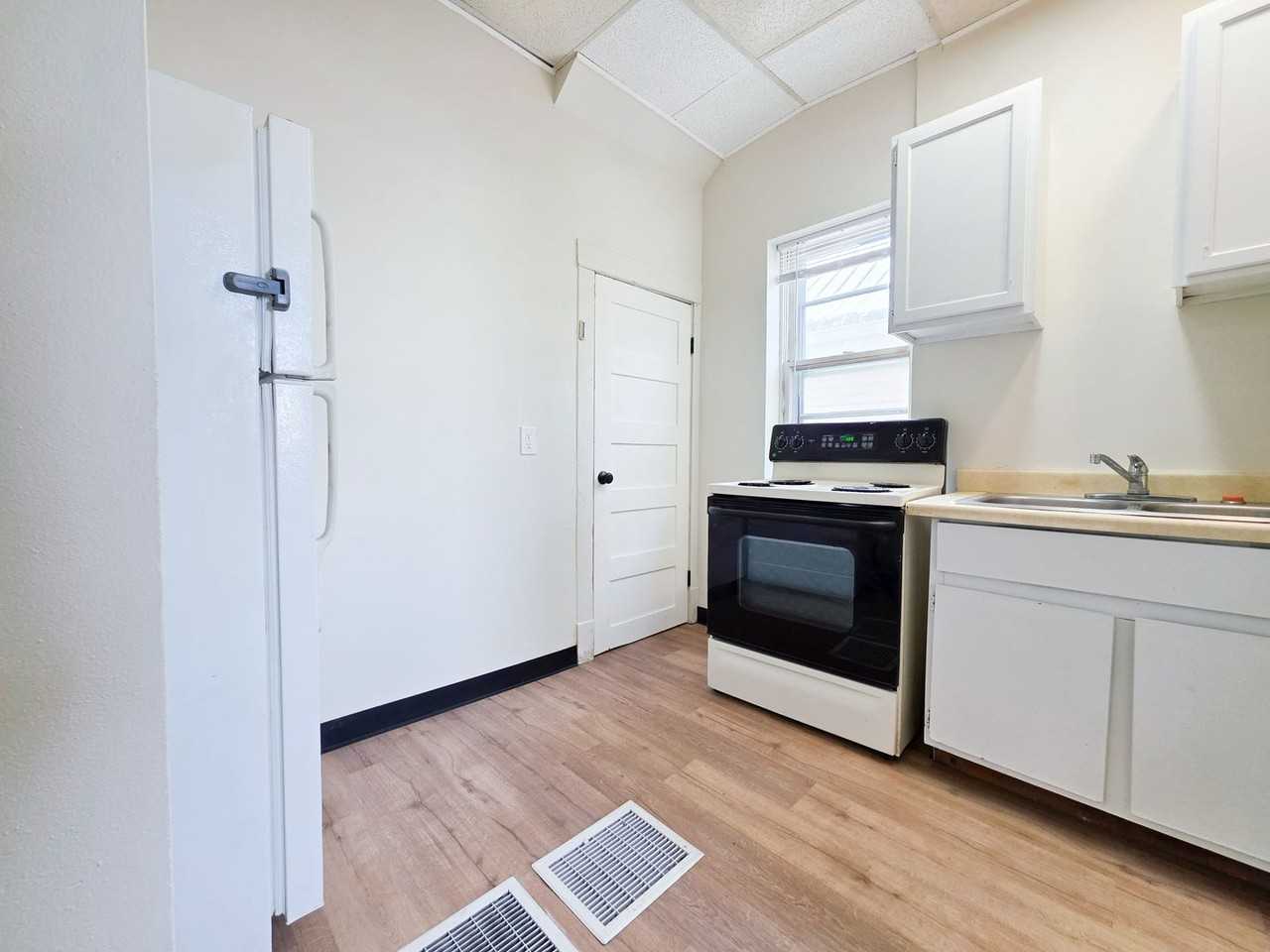 135 E Main St - Photo 4 of 22