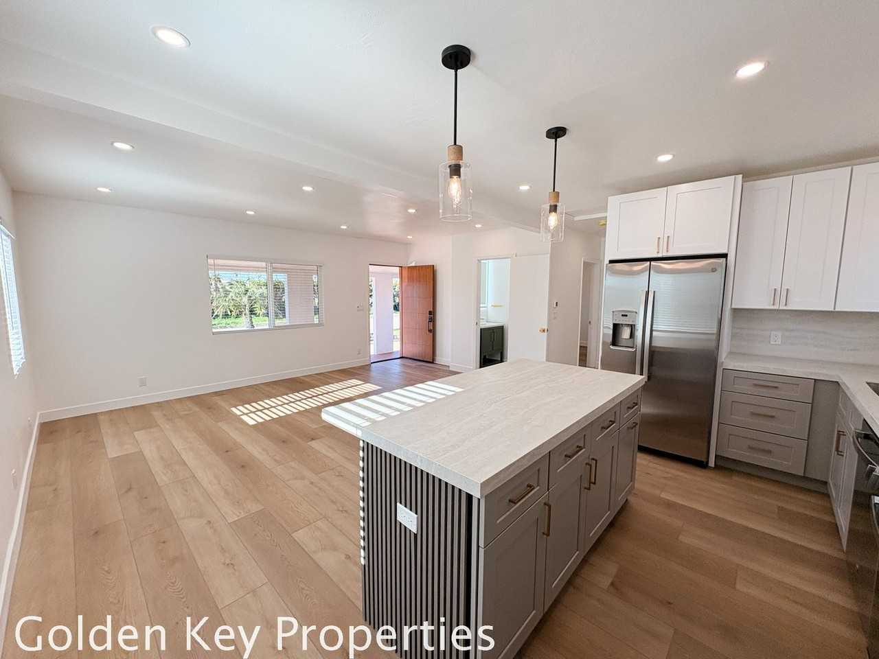 1724 Broadway #A - Photo 4 of 17