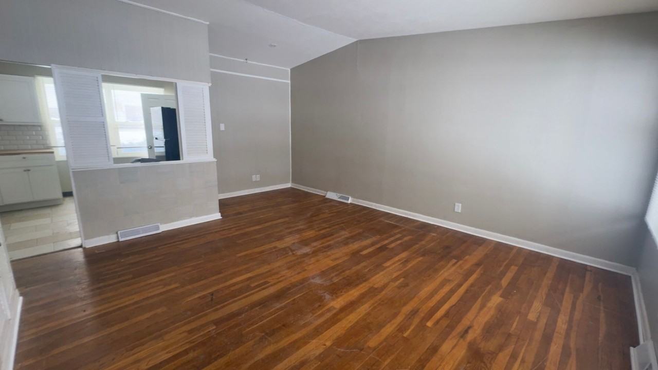 9711 Portage Dr - Photo 2 of 11