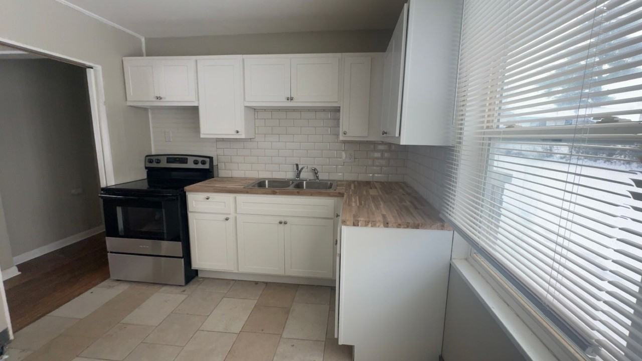 9711 Portage Dr - Photo 3 of 11