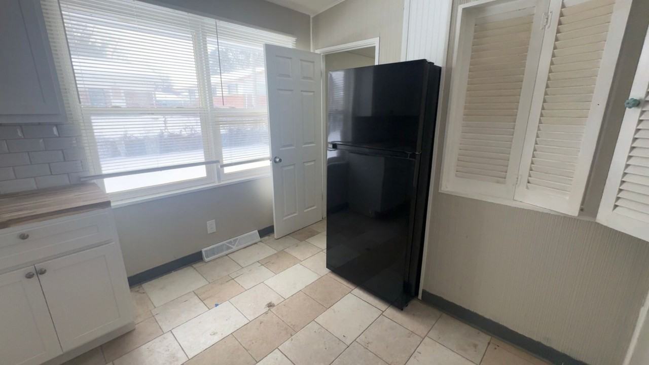 9711 Portage Dr - Photo 4 of 11