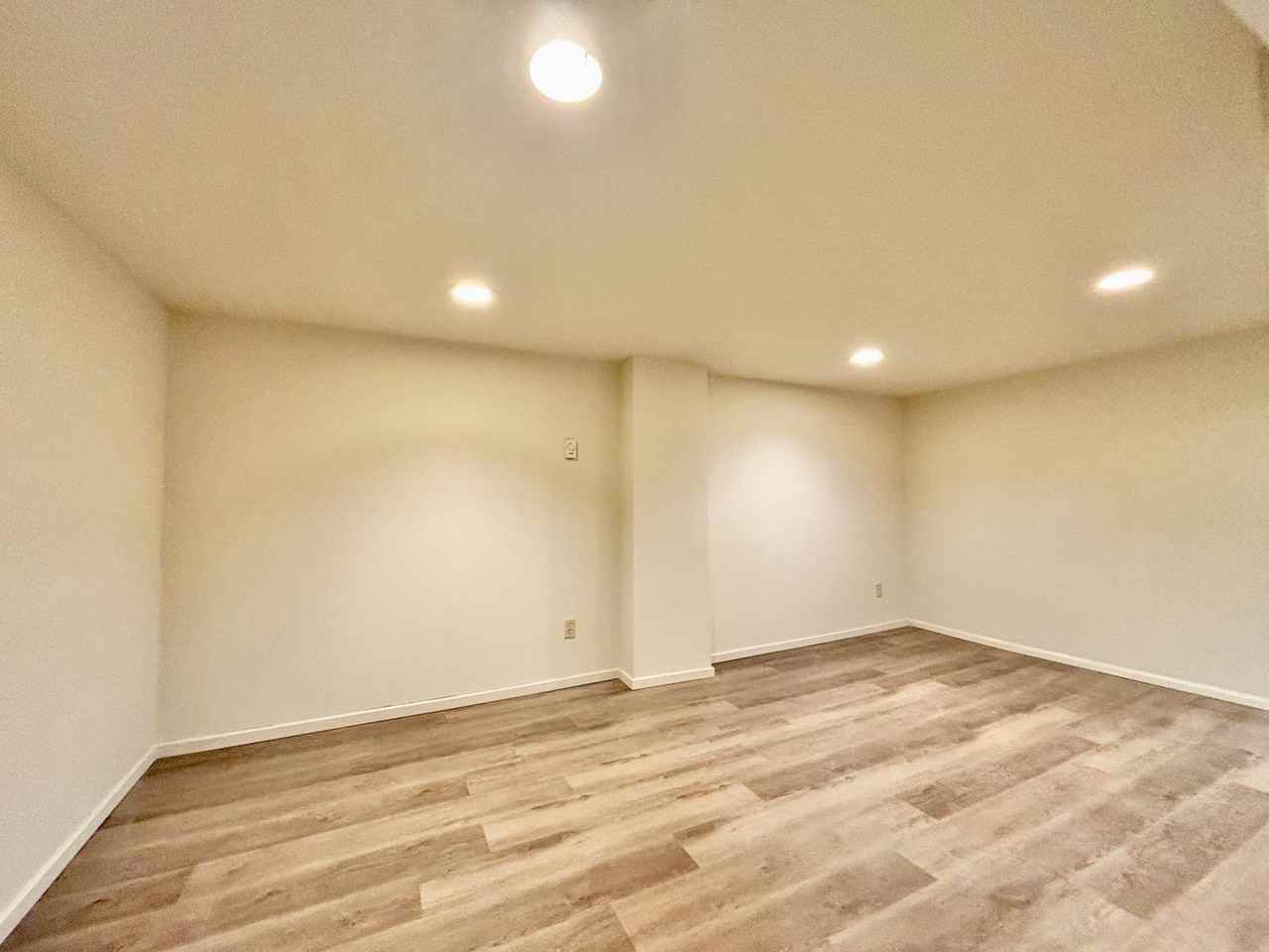 1921 Franklin Pl E - Photo 6 of 13