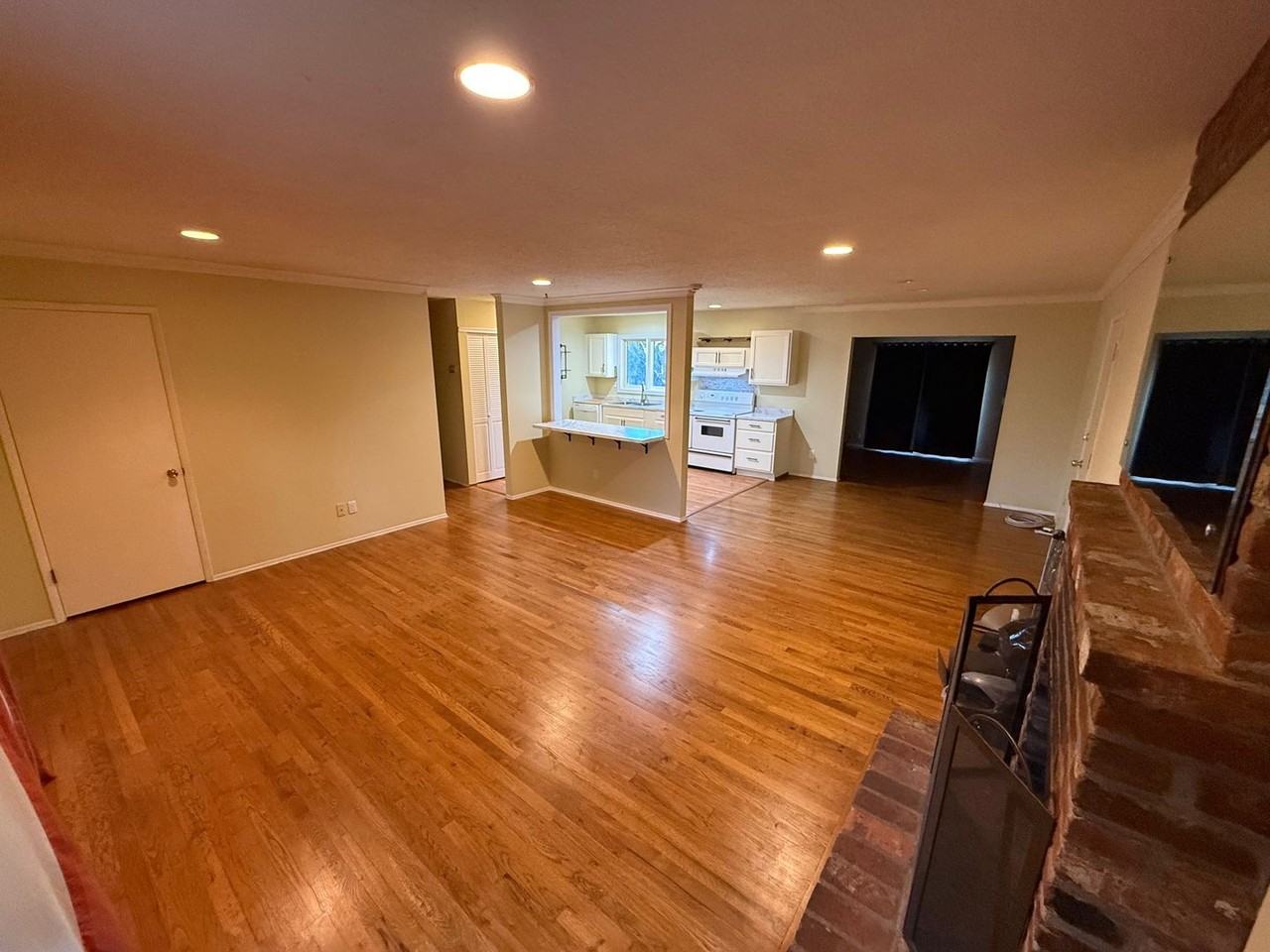 201 Ne 126th Ave - Photo 7 of 33