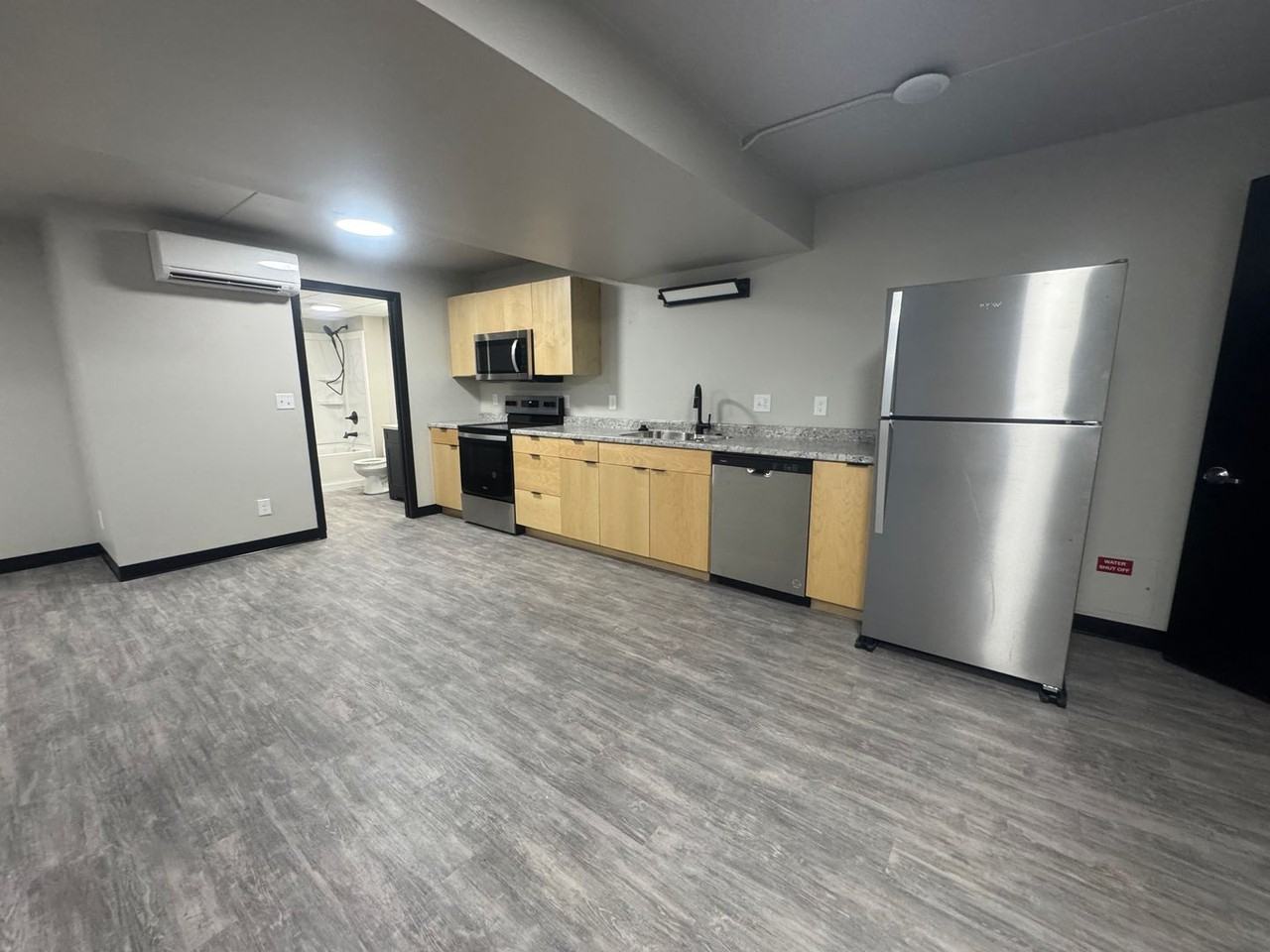 326 1/2 4th St - Photo 2 of 5