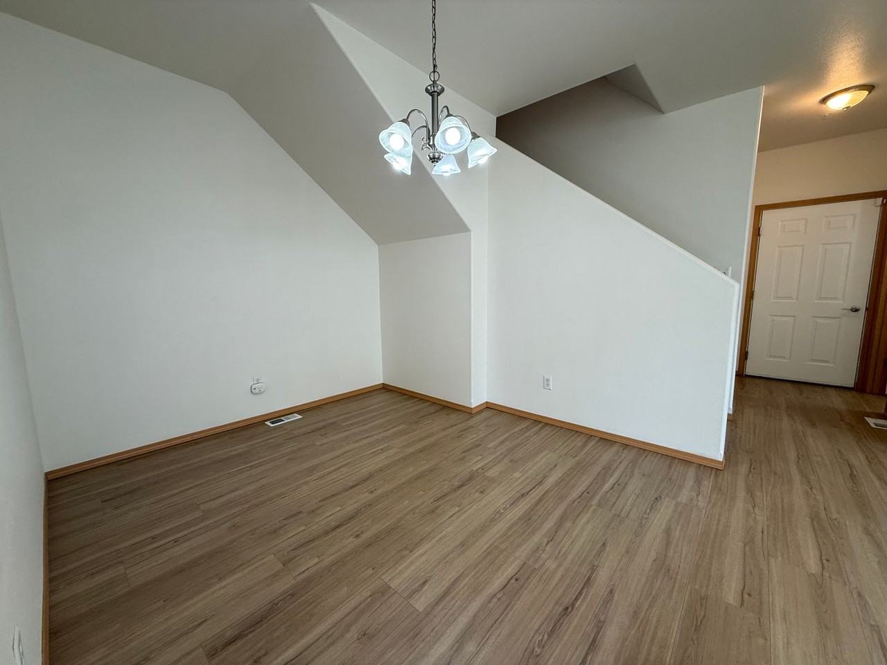 1935 Garry Oaks Ave #A - Photo 3 of 24