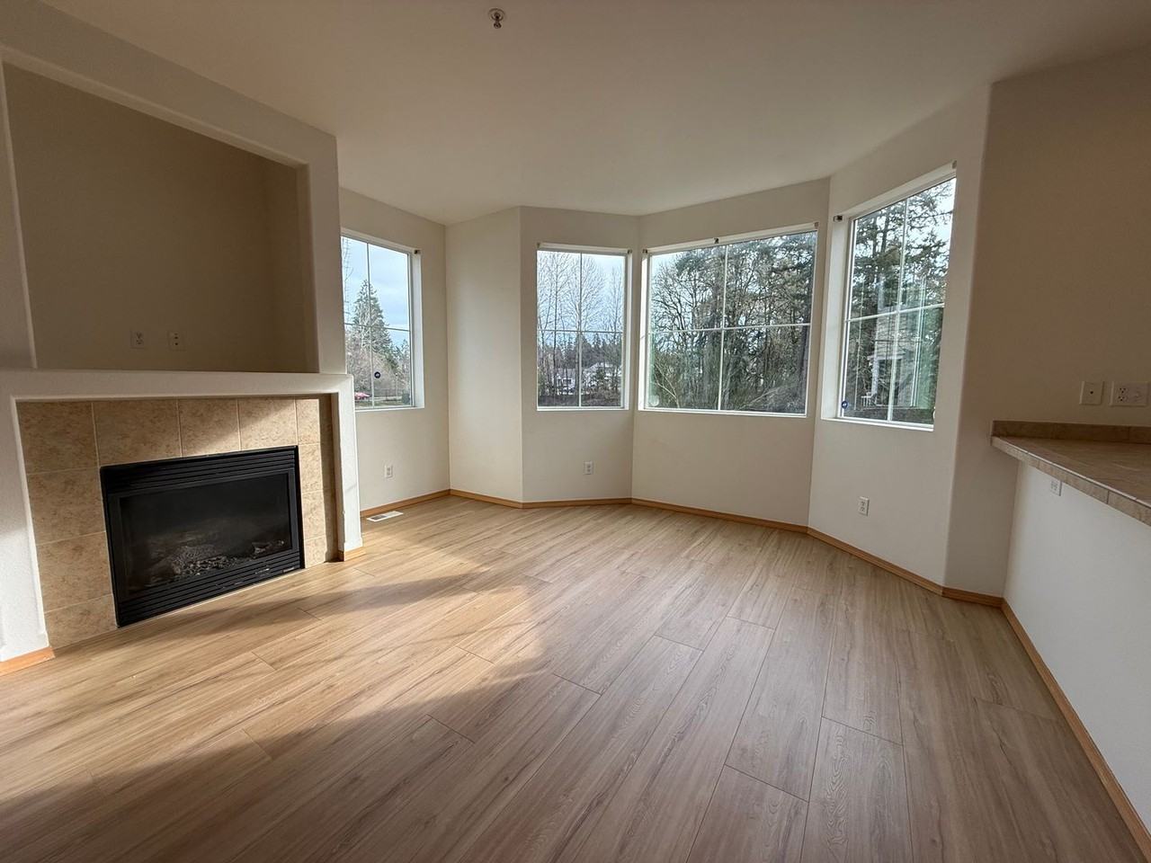 1935 Garry Oaks Ave #A - Photo 6 of 24