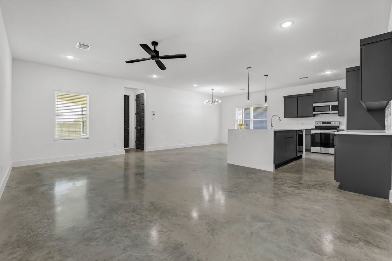 3007 Alpha Wolf Ct - Photo 6 of 38