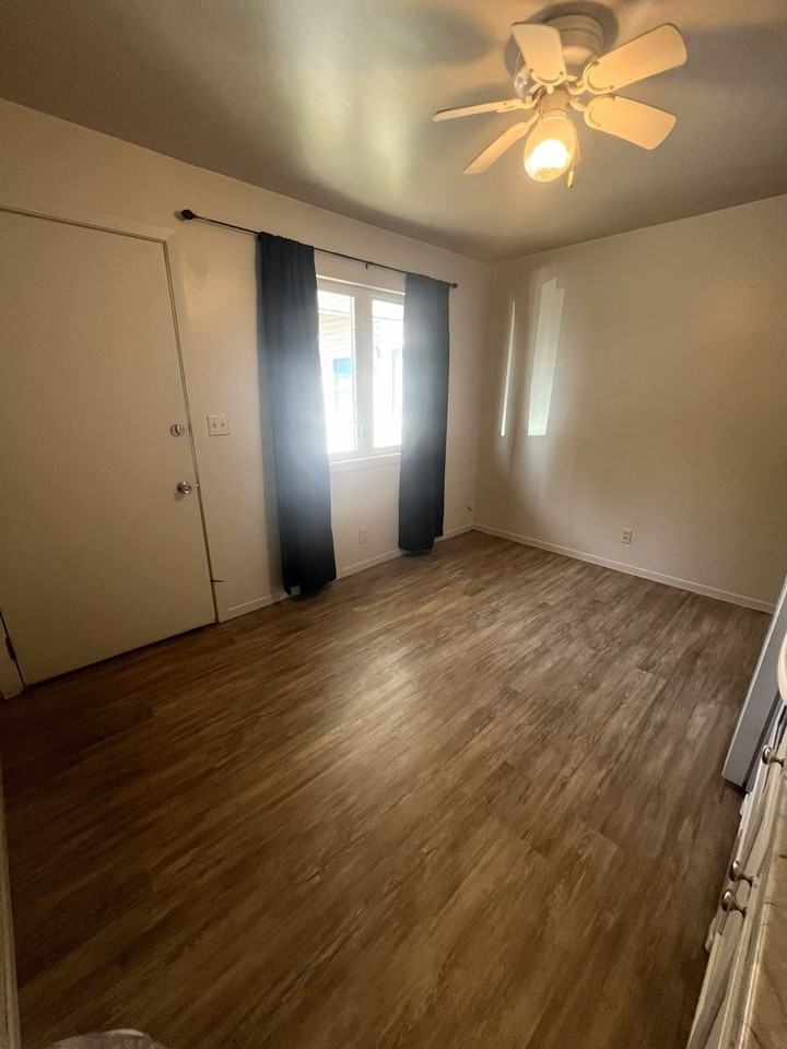 5427 N Shore Dr - Photo 4 of 8