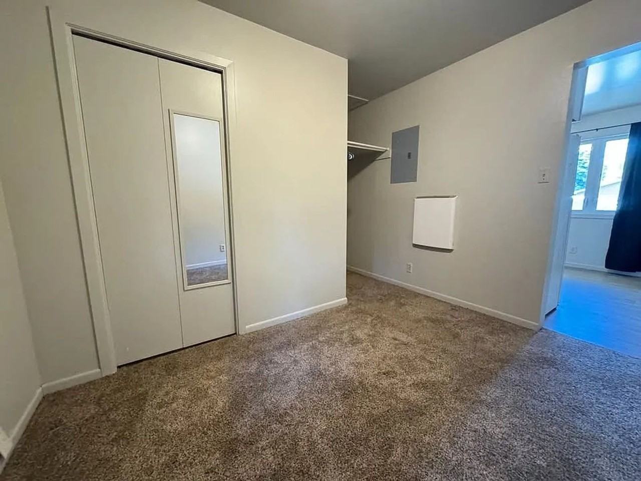 5427 N Shore Dr - Photo 5 of 8