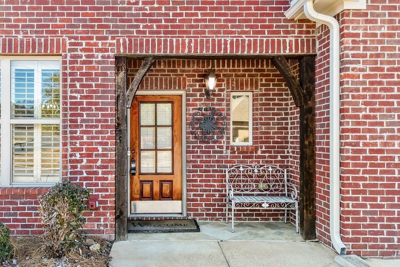 1001 Springfield Dr - Photo 2 of 20