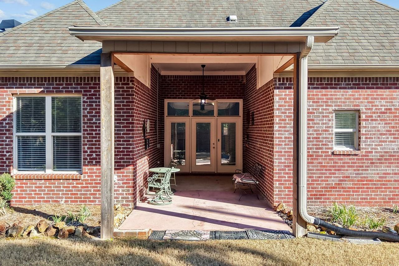 1001 Springfield Dr - Photo 5 of 20