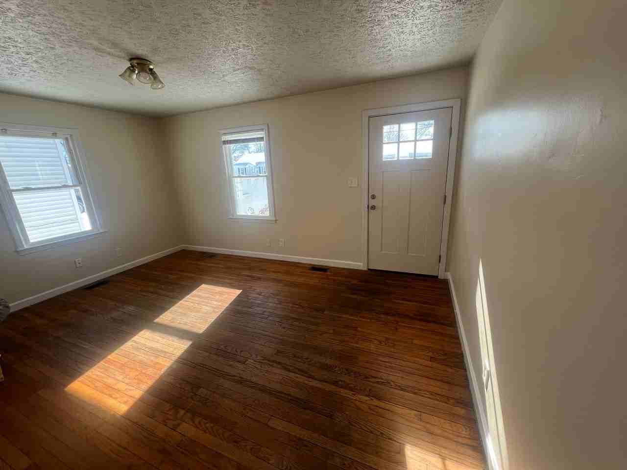 1625 Longfield Ave - Photo 2 of 4