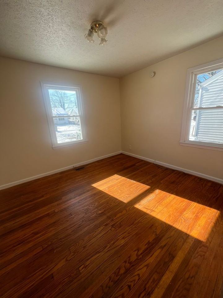 1625 Longfield Ave - Photo 4 of 4