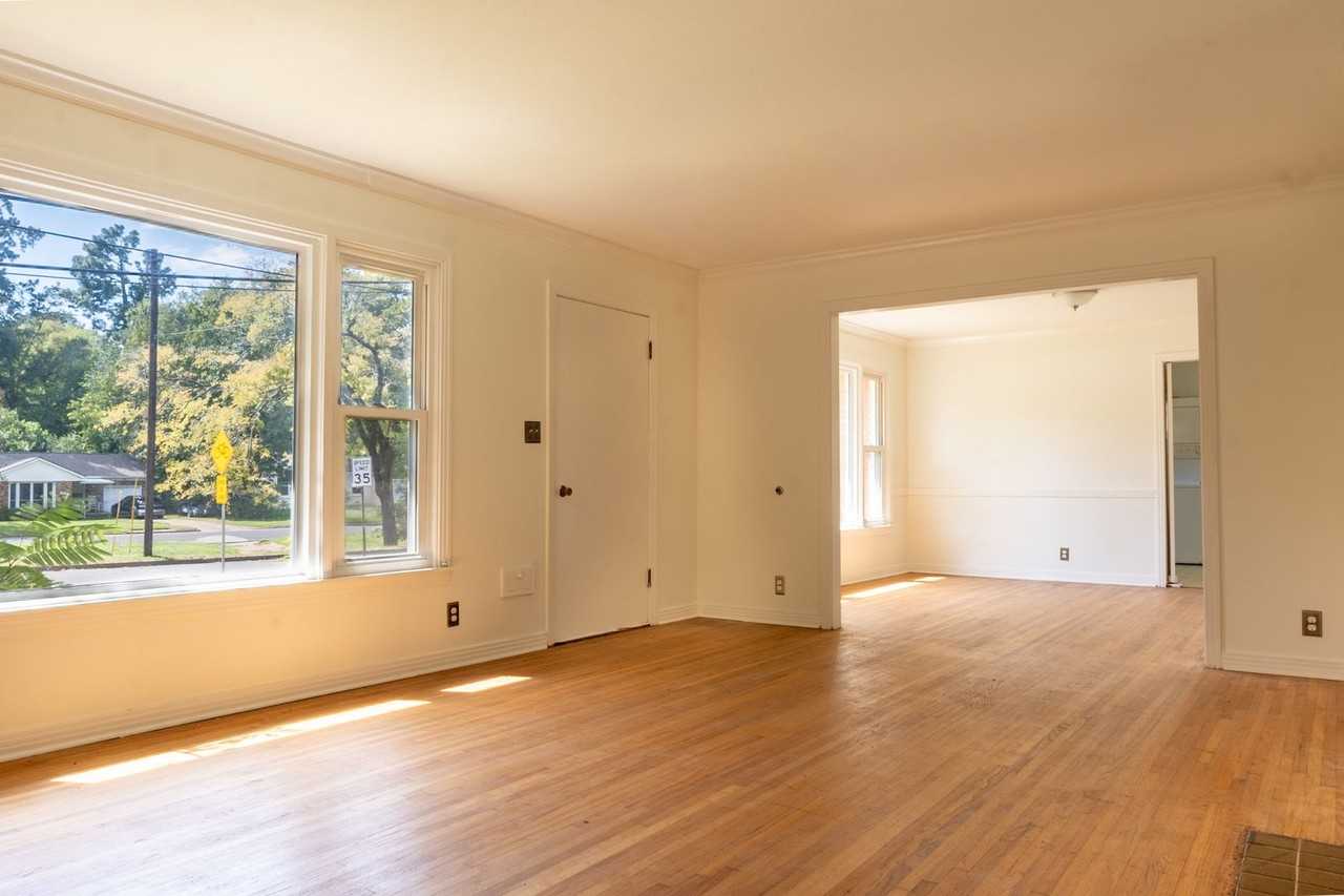 2444 Sunnybrook Dr - Photo 4 of 13