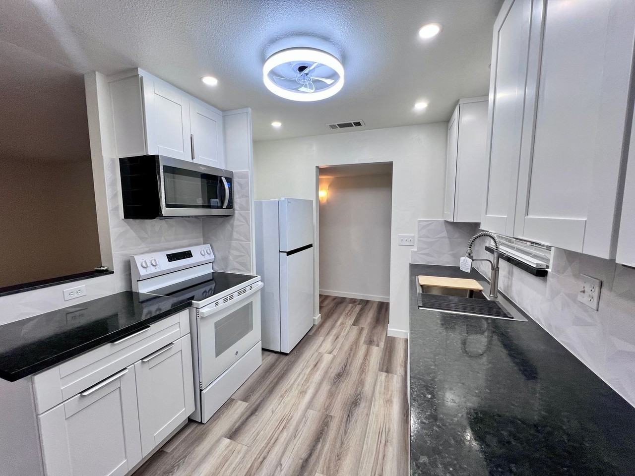 1653 E Paul Ave - Photo 2 of 17